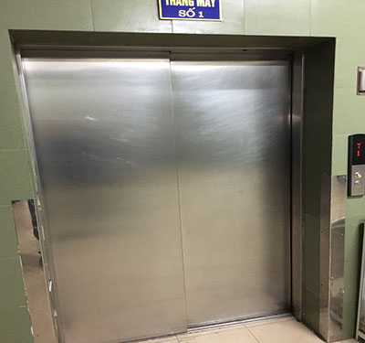 Thang máy bệnh viện 10