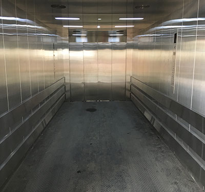 Cabin thang máy tải hàng Inox sọc nhuyễn trắng